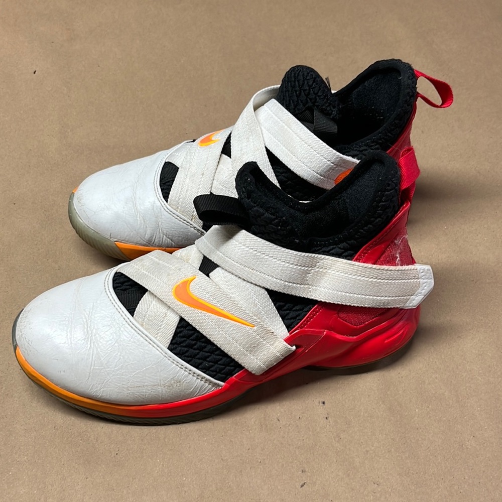 Nike men size 5.5